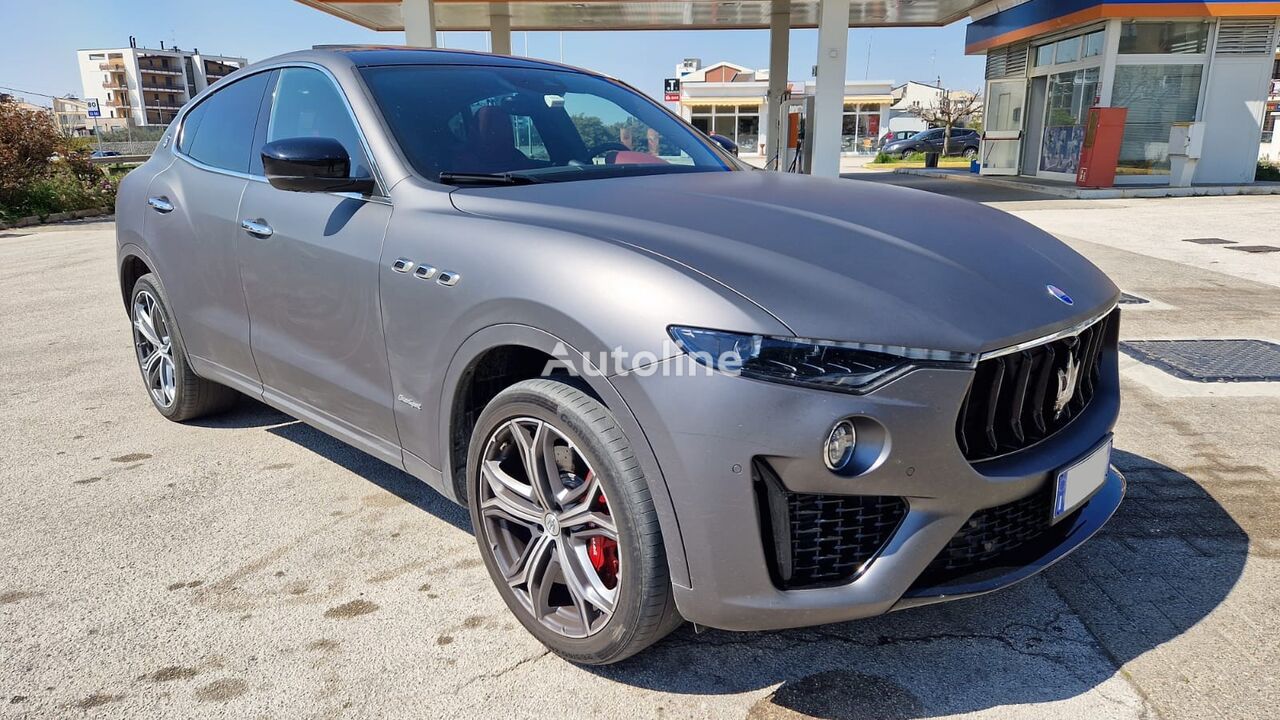 хетчбек Maserati Levante Gransport 3.0 v6 430 cv