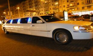 лімузин Lincoln Town Car