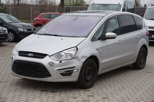 минивэн Ford S-MAX после аварии