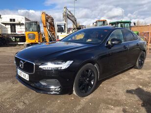 седан Volvo S90