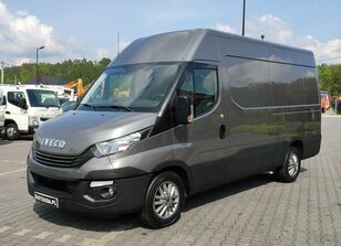 вантажно-пасажирський мікроавтобус IVECO Daily 35S18