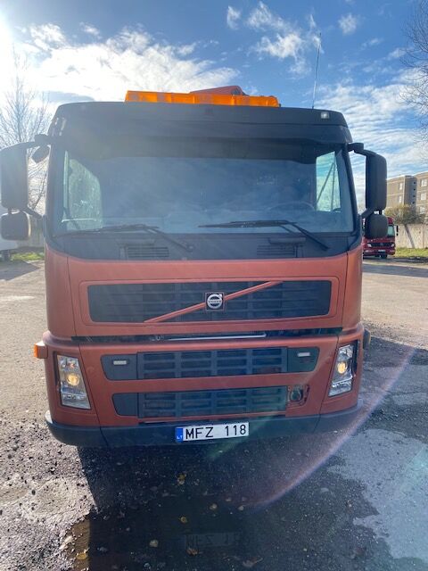 бортова вантажiвка Volvo FM9