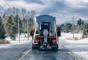 новий причіпний піскорозкидач Hilltip IceStriker™ 3000-7000 AM/CM modular combi spreader for 4.5-18 to