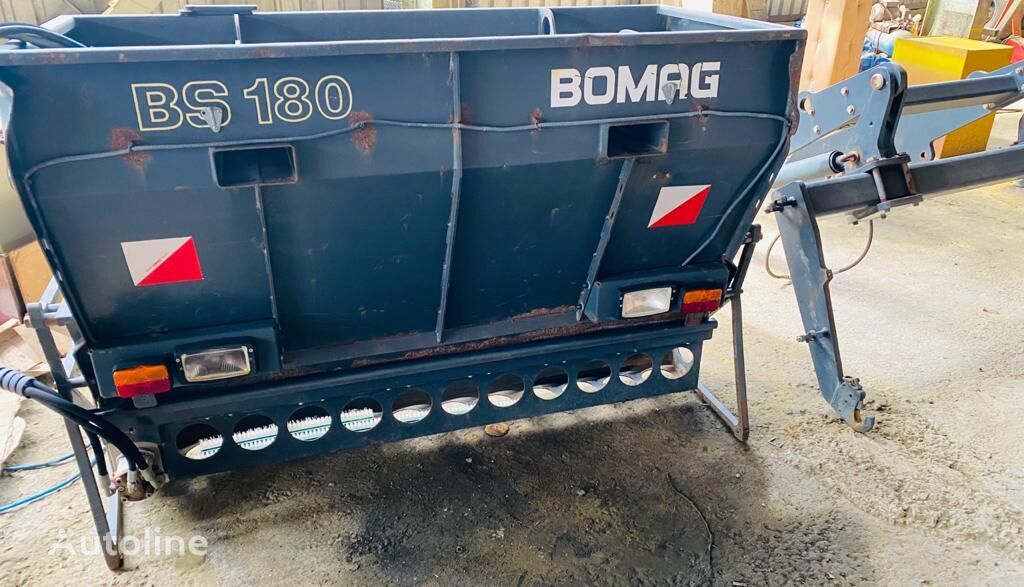 навесной пескоразбрасыватель BOMAG