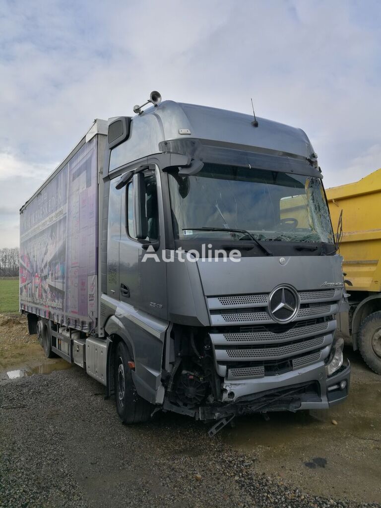 вантажівка шторна Mercedes-Benz ACTROS 2545 після аварії