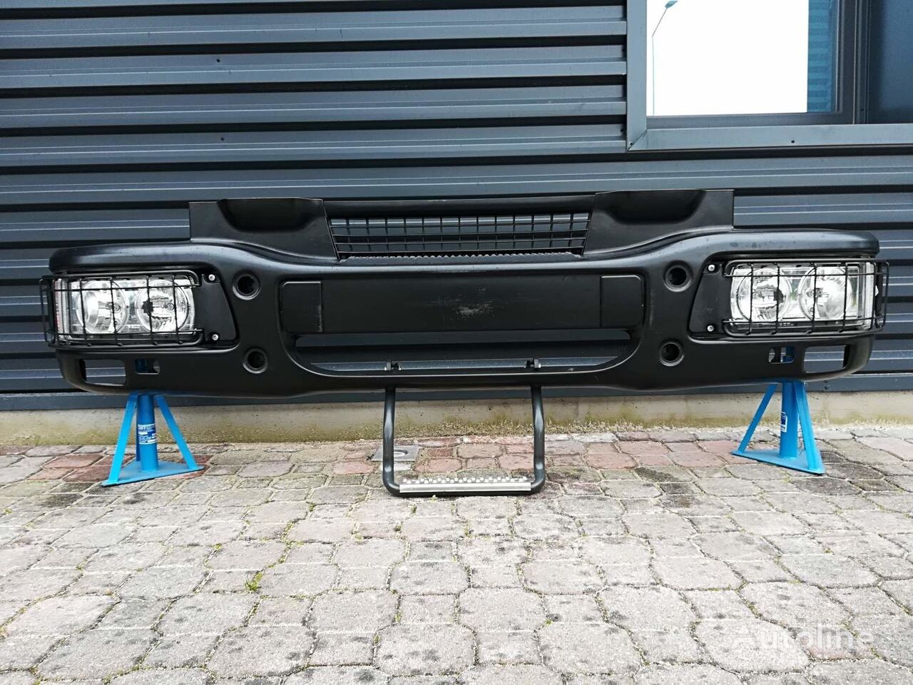 бампер IVECO EUROCARGO для грузовика IVECO STEEL BUMPER