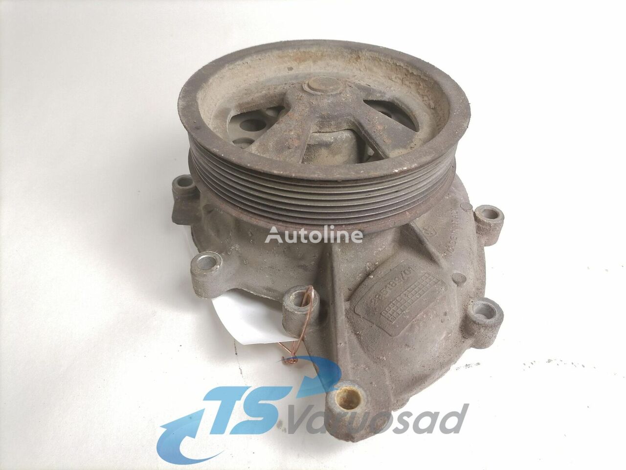 помпа охлаждения двигателя Scania Cooling pump 570965 для тягача Scania R420